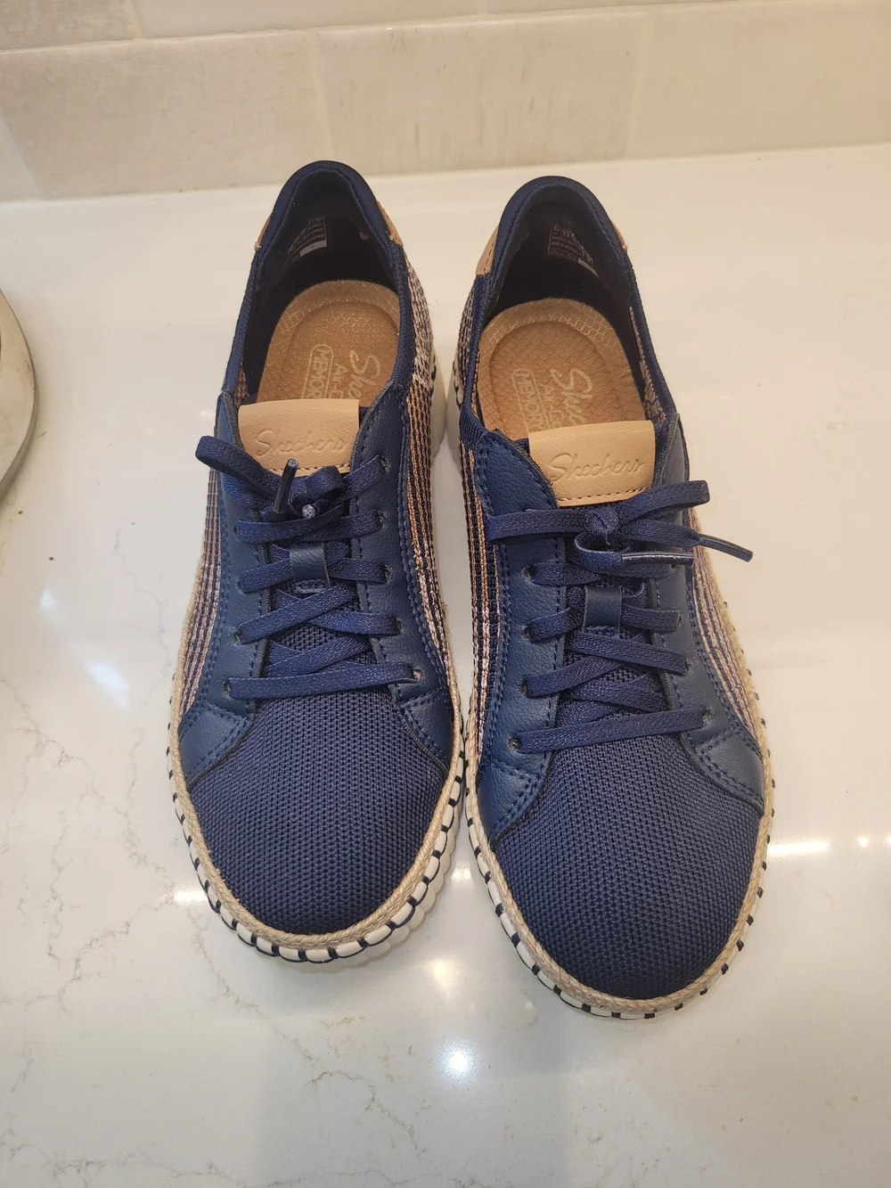 Sketchers Memory Foam Slip In Womens Size 8.
